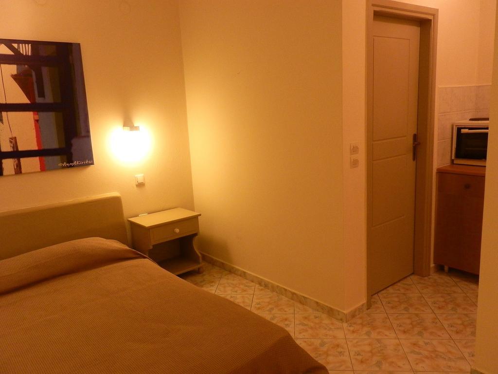 Parasporos Village Adamantas  Kamer foto